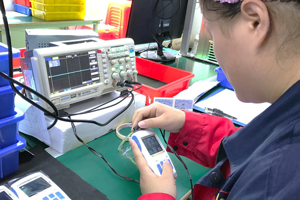 The worker checks the function of the product skillfully.